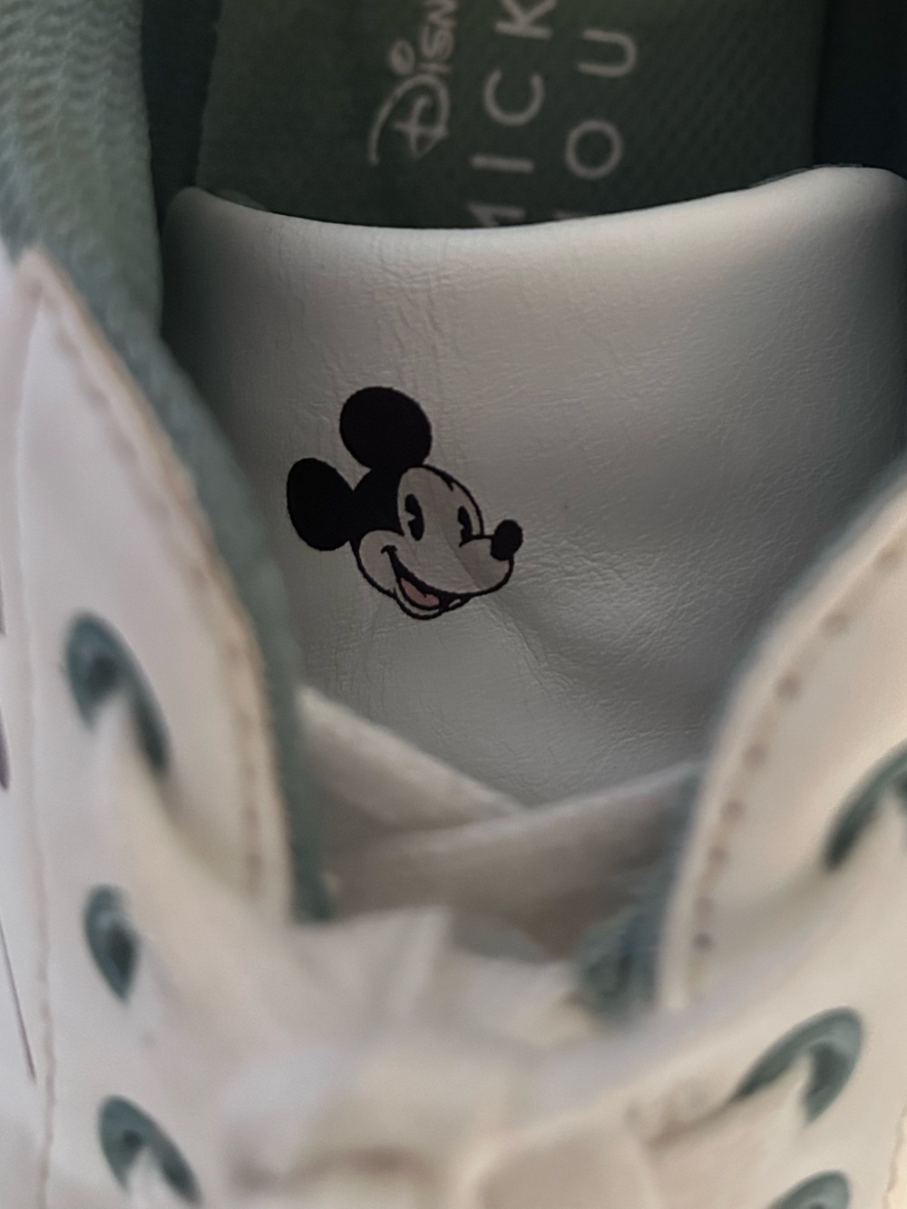 Disney White Women’s Sneakers with vintage Mickey & Minnie - Picture 4 of 5